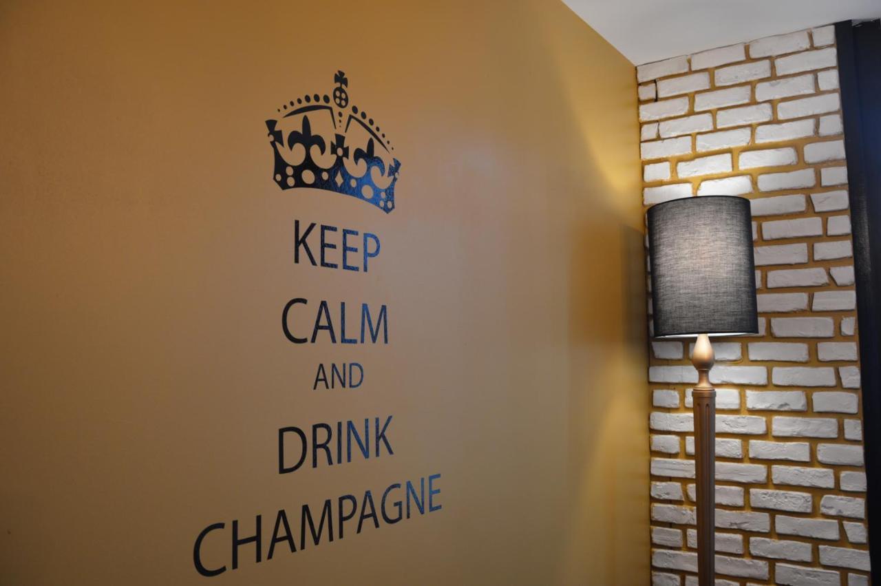 Groom Epernay - Jacuzzi & Champagne ภายนอก รูปภาพ
