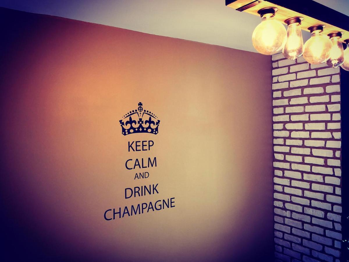 Groom Epernay - Jacuzzi & Champagne ภายนอก รูปภาพ